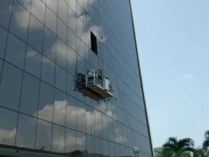 jll-eco-sapucai-troca-de-vidro-altura-1.jpg